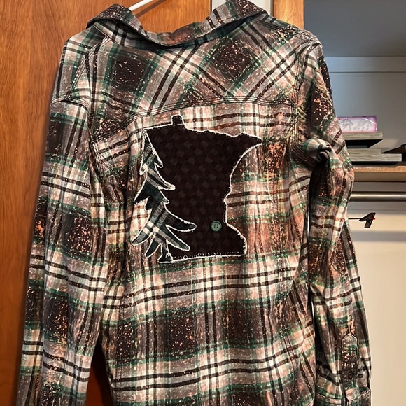 Button up Minnesota flannel. - Picture 3 of 3